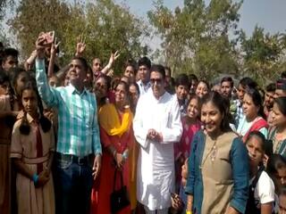 Raj Thackeray: शाळेच्या पिकनिकमध्ये राज ठाकरेंची एन्ट्री, मुलांसह शिक्षकांनी घेतली सेल्फी