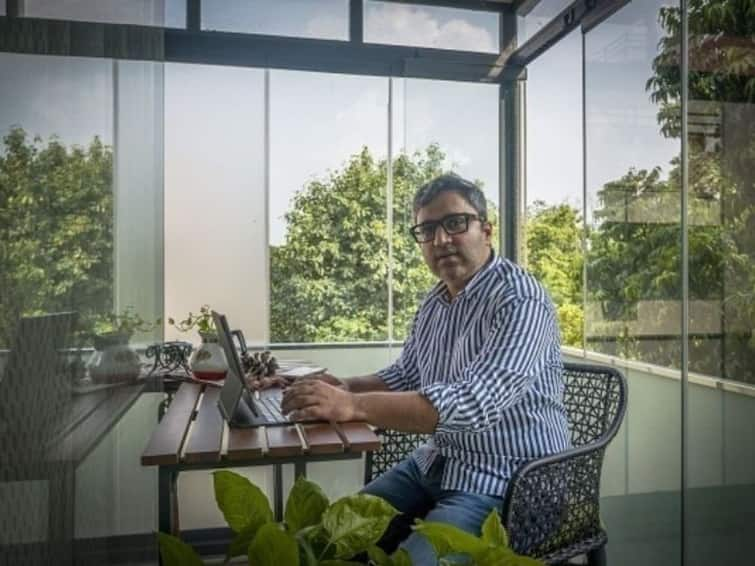 Delhi HC Asks Ashneer Grover To File Undertaking In Suit Filed By BharatPe's Co-Founder Bhavik Koladiya Delhi HC Asks Ashneer Grover To File Undertaking In Suit Filed By BharatPe's Co-Founder Bhavik Koladiya