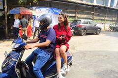 Krystle D'Souza: लंबी गाड़ी छोड़, स्कूटी की सवारी पर निकली ये एक्ट्रेस... बस कर दी एक गलती