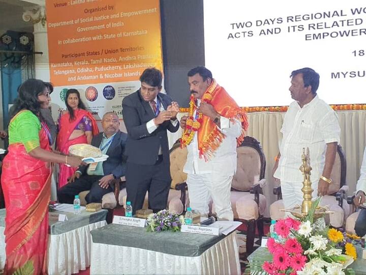 AP Minister Merugu Nagarjuna at Mysore Meeting reveals SC corporation fund details DNN Merugu Nagarjuna: ఏపీలో ఎస్సీల అభివృద్ధికి ఈ ఏడాది రూ.9225.28 కోట్లు: మంత్రి మేరుగు నాగార్జున