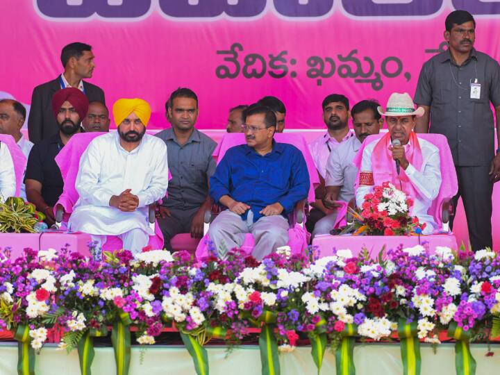 विजयन ने कहा, ‘‘मुझे उम्मीद है कि आज, जन प्रतिरोध की भूमि खम्मम में, हमारे एक नए प्रतिरोध की शुरुआत होगी. उन आदर्शों को सुरक्षित करने के लिए प्रतिरोध होगा, जिनके लिए हम अपने स्वतंत्रता संग्राम में लड़े थे. यह प्रतिरोध हमारी धर्मनिरपेक्षता, हमारे लोकतंत्र और देश की रक्षा के लिए है.’’