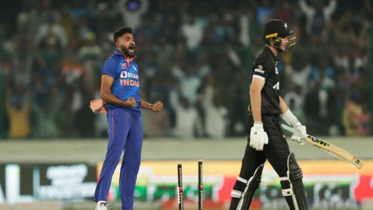 IND vs NZ 1st ODI: india won match by 12 runs against New Zealand Rajiv Gandhi International Stadium IND vs NZ 1st ODI: ব্রেসওয়েলের শতরান সত্ত্বেও, সিরাজের দুরন্ত বোলিংয়ে ম্যাচ জিতল ভারত