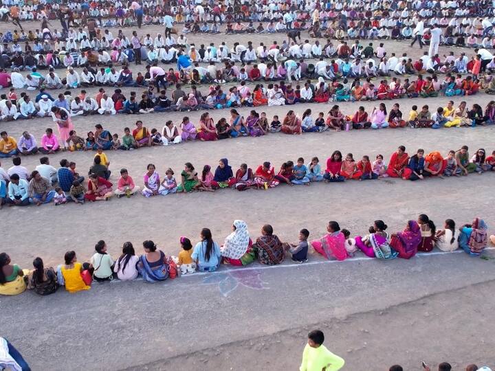 17 जानेवारीला महाप्रसादाचे कार्यक्रमाला जिल्ह्यातील सर्व कानाकोपऱ्यातून आले.