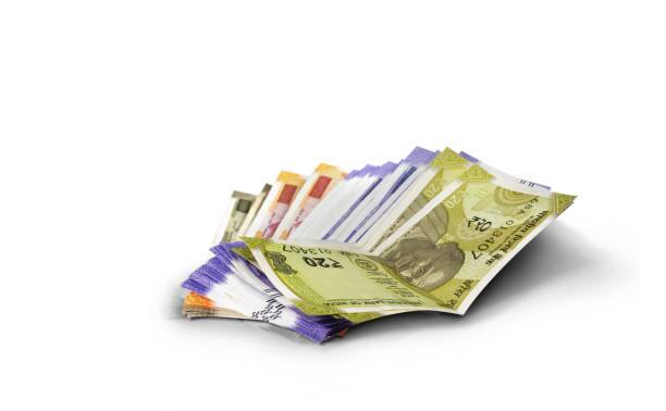 याशिवाय 100 रुपयाच्या हजार नोटा छापण्यासाठी 1770 रुपये खर्च येतो. तसेच 200 च्या हजार नोटा छापण्यासाठी 2370 रुपये खर्च आणि 500 च्या हजार नोटा छापण्यासाठी 2290 रुपये खर्च येतो. (PC:istock)