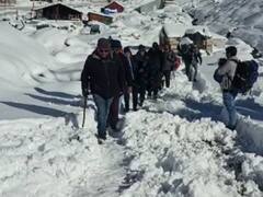 बर्फबारी के चलते केदारनाथ धाम से वापस लौटे मजदूर, अब मार्च में शुरू होगा पुनर्निर्माण कार्य