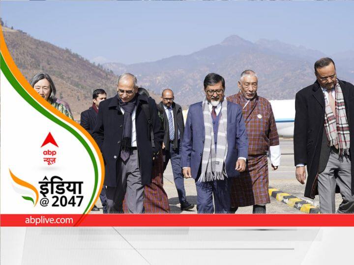 Foreign Secretary Kwatra Lands In Bhutan, Days After Beijing-Thimpu Border Talks बीजिंग-थिम्पू सीमा वार्ता के बाद भूटान पहुंचे विदेश सचिव विनय क्वात्रा, डोकलाम से जुड़े खतरों पर भारत का रखेंगे पक्ष