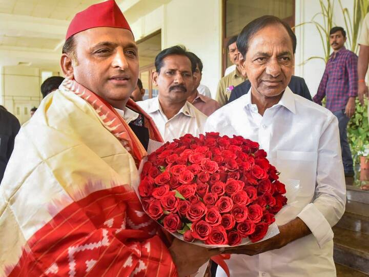 दिल्ली के मुख्यमंत्री अरविंद केजरीवाल ने कहा कि देश के लोगों के पास 2024 के आम चुनाव में केंद्र की राष्ट्रीय जनतांत्रिक गठबंधन (राजग) सरकार को हटाने का अवसर होगा. उन्होंने कहा, ‘‘अब देश बदलाव चाहता है. लोगों को पता चल गया है कि ये लोग (राजग सरकार) देश को बदलने नहीं आए हैं. वे सिर्फ देश को बर्बाद करने आए हैं. वर्ष 2024 का चुनाव आपके (लोगों) लिए एक अवसर है. दस साल होने जा रहे..आप कब तक इंतजार करेंगे?’’