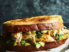 Chicken Sausage Sandwich: रोड ट्रिप या पिकनिक के लिए निकल रहे हैं तो झटपट में बना लें चिकन सॉसेज सैंडविच, पूरे दिन भरा रहेगा पेट