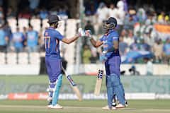 शुभमनचं द्विशतक, मायकेल ब्रेसवेलचा पलटवार; भारताची भेदक गोलंदाजी, पाहा पहिल्या सामन्यात काय झालं?