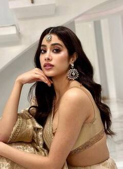 Janhvi Kapoor: ਲਹਿੰਗਾ 'ਚ ਬੇੱਹਦ ਖੂਬਸੂਰਤ ਦਿਖ ਰਹੀ ਸੀ ਜਾਹਨਵੀ ਕਪੂਰ, ਪ੍ਰਸ਼ੰਸਕਾਂ ਨੇ ਕਿਹਾ- 'ਬਿਲਕੁਲ ਮਾਂ ਵਰਗੀ'