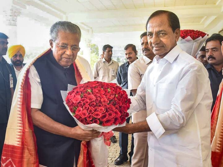 तेलंगाना राष्ट्र समिति द्वारा हाल अपना नाम बदलकर बीआरएस करने के बाद यह पहली बड़ी जनसभा थी. बीजेपी के खिलाफ शक्ति प्रदर्शन में कई नेताओं को लाकर, बीआरएस ने राष्ट्रीय स्तर पर समान विचारधारा वाले दलों को साथ लाने की दिशा में पहला कदम उठाया है. साथ ही, इससे बीआरएस को राज्य के भीतर बीजेपी का और मजबूती से मुकाबला करने में मदद मिलने की उम्मीद है.