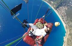 Viral Video: ਸੋਫੇ-ਟੀਵੀ ਦੇ ਨਾਲ ਹਵਾ ਵਿੱਚ ਉੱਡ ਗਿਆ ਵਿਅਕਤੀ, ਲੱਤਾਂ ਫੈਲਾ ਕੇ ਕੀਤੀ ਨਾਸ਼ਤਾ! ਦੇਖੋ ਵੀਡੀਓ