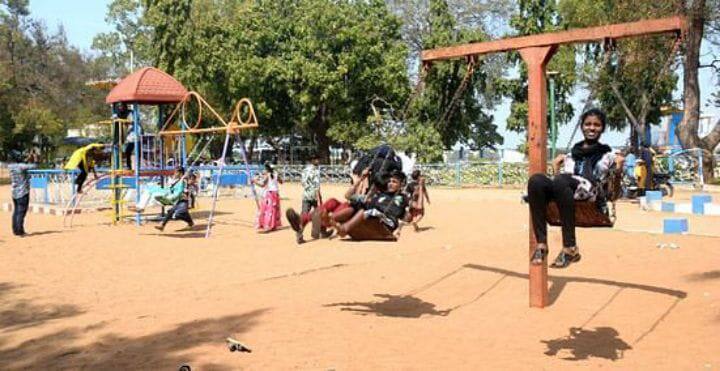 காணும் பொங்கல் விழா; திருச்சி முக்கொம்பு - காவிரி கரைகளில் அலைமோதிய மக்கள் கூட்டம்