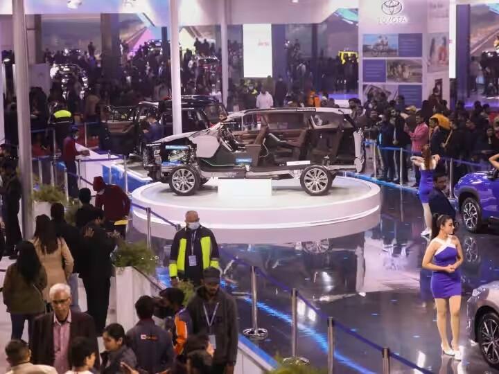 Today is last day of Auto Expo Event 2023, electric vehicles attract people's attention Auto Expo Event 2023: ઓટો એક્સ્પૉ ઇવેન્ટમાં ઇલેક્ટ્રિક ગાડીઓ ખેંચ્યુ લોકોનું ધ્યાન, આજે વધી શકે છે ભીડ