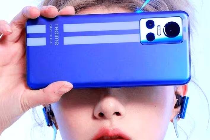 Realme GT Neo 5 Photos: ચીની સ્માર્ટફોન મેકર કંપની જલદી પોતાનો નવો રિયલમી જીટી નીયૉ 5 માર્કેટમાં ઉતારશે. આ મોબાઇલ ફોન બે બેટરી ઓપ્શન સાથે લૉન્ચ થશે, જાણો આની ખાસિયતો અને ખાસ ફિચર્સ વિશે......