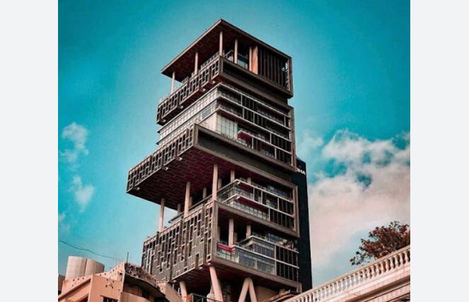 मुकेश अंबानी यांची गणना जगातील टॉप 10 श्रीमंत व्यक्तींमध्ये केली जाते.