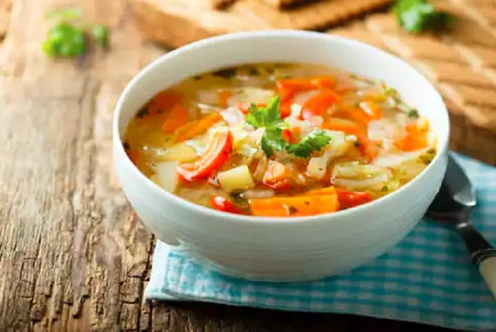 5 Nutritious Soups to Keep You Warm and Increase Your Immunity Immunity Soup : காலை பனி பாடாய் படுத்துதா? இந்த சூப்களைக் குடிங்க.. வித்தியாசத்த பாருங்க..