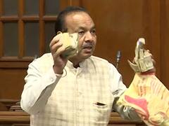 दिल्ली विधानसभा में AAP विधायक मोहिंदर गोयल ने लहराई नोटों की गड्डी, BJP बोली- 'ड्रामा करना...'