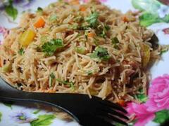 Semiya Upma Recipe: वेजिटेबल सेंवई पुलाव एक बार बना कर देखें, बार-बार खाने का करेगा मन