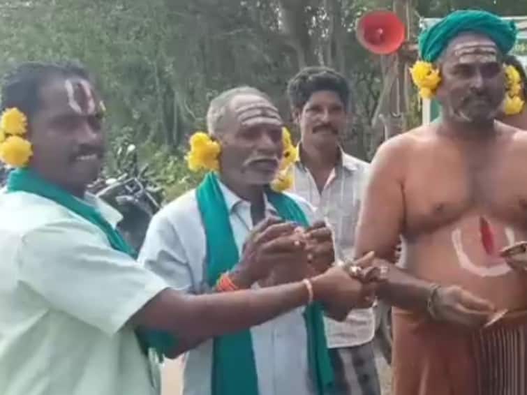 Thanjavur 50th day of the waiting protest, the sugarcane farmers sang bhajans and protested TNN தஞ்சையில் 50ஆவது நாளில் பஜனை பாடி கரும்பு விவசாயிகள் நூதன போராட்டம்
