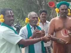 தஞ்சையில் 50ஆவது நாளில் பஜனை பாடி கரும்பு விவசாயிகள் நூதன போராட்டம்