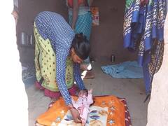 Ahmadnagar : शेकडो गरोदर ऊसतोड महिलांच्या हातातही कोयता