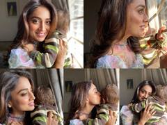 Shriya Saran: ‘ஆனந்த யாழை மீட்டுகிறாய் அடி நெஞ்சில் வண்ணம் தீட்டுகிறாய்..’ செல்லமாக மகளைக் கொஞ்சும் ஸ்ரேயா!