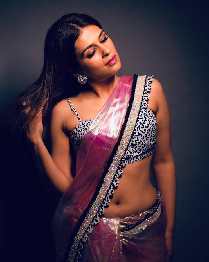శ్రద్ధా దాస్ లేటెస్ట్ ఫొటోస్ - Images Credit: Shraddha Das/Instagram