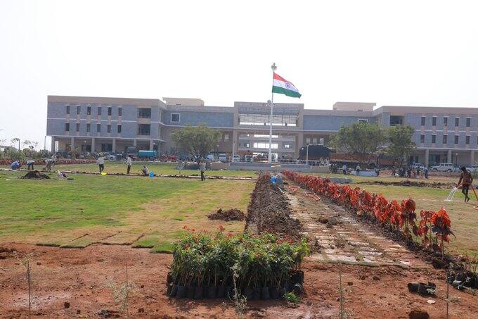 తెలంగాణ సీఎం కేసీఆర్ చేతుల మీదుగా ప్రారంభం కానున్న కలెక్టరేట్