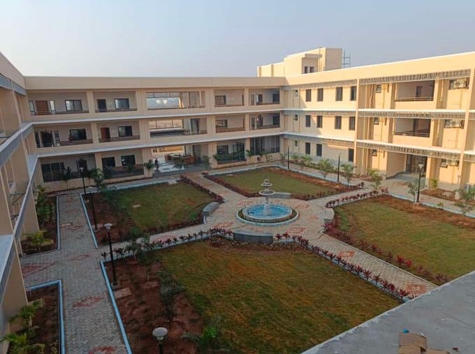 బీఆర్ఎస్ ఆవిర్భావ సభలో పాల్గొంటున్న ఢిల్లీ, పంజాబ్, కేరళ సీఎంలు, ఇతర జాతీయ నాయకులు