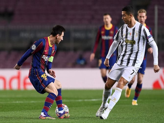 CR7 e Messi  Messi vs ronaldo, Messi vs, Ronaldo football