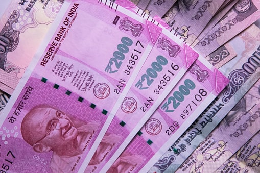 Indian Currency Printing Cost : तुमच्या खिशातील 2000 रुपयांची नोट छापण्यासाठी नेमका किती खर्च येतो, हे तुम्हाला माहित आहे का? नसेल तर जाणून घ्या.