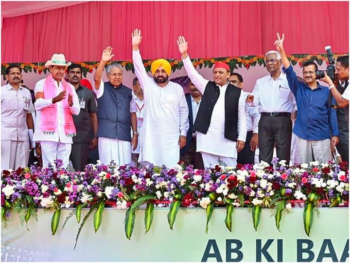 Telangana CM KCR's BRS hold Rally in Telangana, Arvind Kejriwal, Akhilesh Yadav, Pinarayi Vijayan targets BJP, 10 highlights BRS Rally: KCR गैर-कांग्रेसी विपक्षी मोर्चा बनाने में जुटे, बीजेपी पर जमकर बरसे अखिलेश, केजरीवाल, पी विजयन | 10 बड़ी बातें
