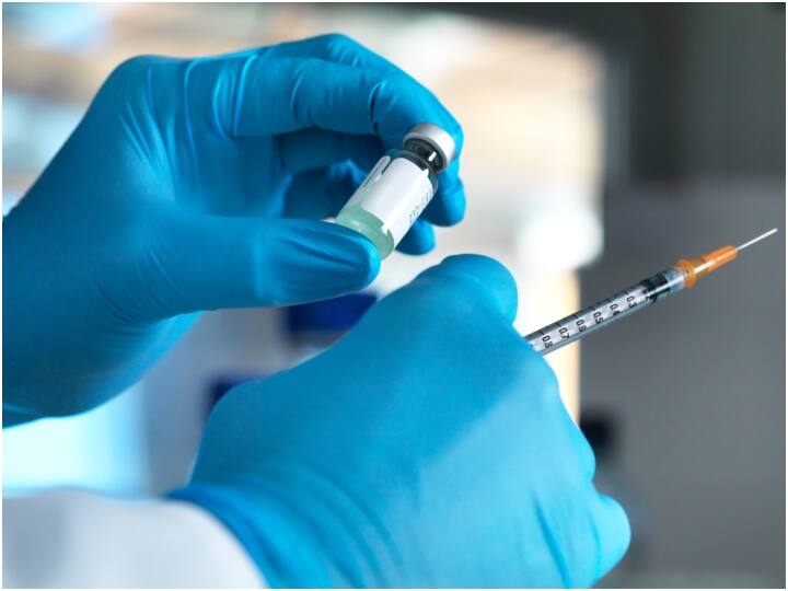 Omicron specific Booster vaccine developed using indian technology detail marathi news Omicron  Vaccine:  भारताची ऑमायक्रोनवर लस तयार, स्वदेशी यंत्रणा वापरुन लस केली विकसित