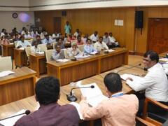 வேலைவாய்ப்பற்ற இளைஞர்கள் உதவித்தொகைக்கு விண்ணப்பிக்கலாம் - கரூர் கலெக்டர் அறிவிப்பு