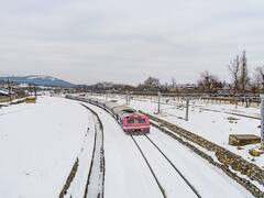 Indian Railways: कश्मीर की वादियों में दिखा खूबसूरत नजारा, रेल मंत्रालय ने शेयर की बर्फवारी की तस्वीरें, बताया धरती का 'स्वर्ग'