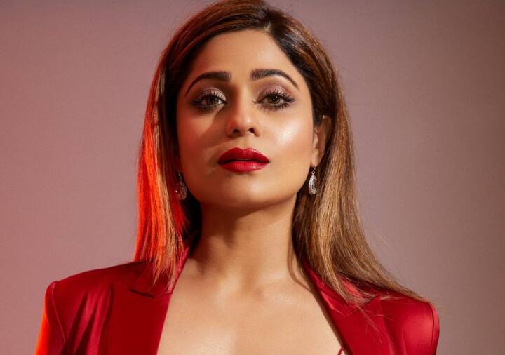 शमिता को बिग बॉस 15 में आखिरी बार देखा गया था. इस रिएलिटी शो में राकेश बापट के साथ उनके अफेयर ने खूब सुर्खियां बटोरी थीं. हालांकि अब कपल अलग हो गए हैं.