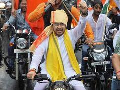 ‘बीजेपी के VIP बिगड़ैल', तेजस्वी सूर्या पर हावी हुआ विपक्ष, एयरलाइन पर उठ रहे सवाल