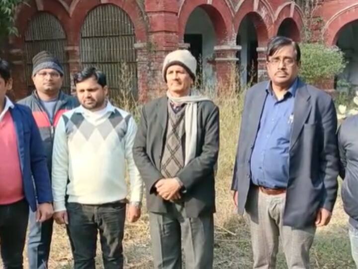 NTC Reoccupy 2 bungalow worth RS 60 lakh and RS 20 lakh Compensation Recovered ANN Kanpur: अवैध कब्जे को लेकर NTC का एक्शन, 46 साल से कब्जाए गए 60 लाख के दो बंगलों को कराया खाली