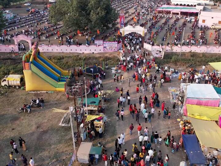 विशेष म्हणजे याठिकाणी एकच पंगतीमध्ये हजारो भाविक भक्त महाप्रसादाचा लाभ घेतात.