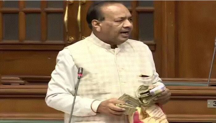 ਦਿੱਲੀ ਵਿਧਾਨ ਸਭਾ 'ਚ 'ਨੋਟਕਾਂਡ', 'ਆਪ' ਵਿਧਾਇਕ ਨੇ ਲਹਿਰਾਏ ਨੋਟਾਂ ਦੇ ਬੰਡਲ , ਜੰਮ ਕੇ ਹੋਇਆ ਹੰਗਾਮਾ AAP MLA waved bundles of Notes in the Assembly know what is the whole Matter ਦਿੱਲੀ ਵਿਧਾਨ ਸਭਾ 'ਚ 'ਨੋਟਕਾਂਡ', 'ਆਪ' ਵਿਧਾਇਕ ਨੇ ਲਹਿਰਾਏ ਨੋਟਾਂ ਦੇ ਬੰਡਲ , ਜੰਮ ਕੇ ਹੋਇਆ ਹੰਗਾਮਾ