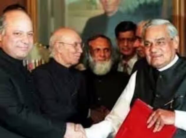 ਭਾਰਤ ਅਤੇ ਪਾਕਿਸਤਾਨ ਵਿਚਾਲੇ 1999 ਦੀ ਕਾਰਗਿਲ ਜੰਗ ਪਾਕਿਸਤਾਨ ਦੇ ਨਾਪਾਕ ਮਨਸੂਬਿਆਂ ਦਾ ਸਬੂਤ ਹੈ। ਪਾਕਿਸਤਾਨ ਦੀ ਗੱਦਾਰੀ ਕਾਰਨ ਭਾਰਤ ਨੂੰ ਇਹ ਅਣ-ਐਲਾਨੀ, ਗੈਰ-ਸਰਕਾਰੀ ਜੰਗ ਲੜਨੀ ਪਈ। ਭਾਰਤ ਦੇ ਤਤਕਾਲੀ ਪ੍ਰਧਾਨ ਮੰਤਰੀ ਅਟਲ ਬਿਹਾਰੀ ਵਾਜਪਾਈ ਨੇ ਫਰਵਰੀ ਵਿੱਚ ਲਾਹੌਰ ਸਿਖਰ ਸੰਮੇਲਨ ਵਿੱਚ ਪਾਕਿਸਤਾਨੀ ਪ੍ਰਧਾਨ ਮੰਤਰੀ ਨਵਾਜ਼ ਸ਼ਰੀਫ਼ ਨਾਲ ਮੁਲਾਕਾਤ ਕੀਤੀ ਅਤੇ ਇੱਕ ਮਹੱਤਵਪੂਰਨ ਸ਼ਾਂਤੀ ਸਮਝੌਤੇ 'ਤੇ ਦਸਤਖਤ ਕੀਤੇ ਸਨ। ਪਰ, ਪਾਕਿਸਤਾਨ ਨੇ ਕੁਝ ਮਹੀਨਿਆਂ ਬਾਅਦ ਹੀ ਕਾਰਗਿਲ ਯੁੱਧ ਸ਼ੁਰੂ ਕਰ ਦਿੱਤਾ ਸੀ।