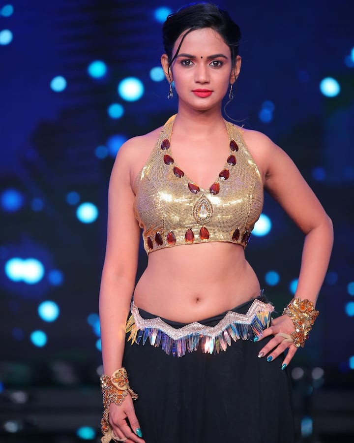 బిగ్ బాస్ ఇంట్లోకి అడుగుపెట్టిన తర్వాత తన క్రేజ్ మరింత పెరిగిపోయింది. Image Credit: Ariyana Glory/Instagram