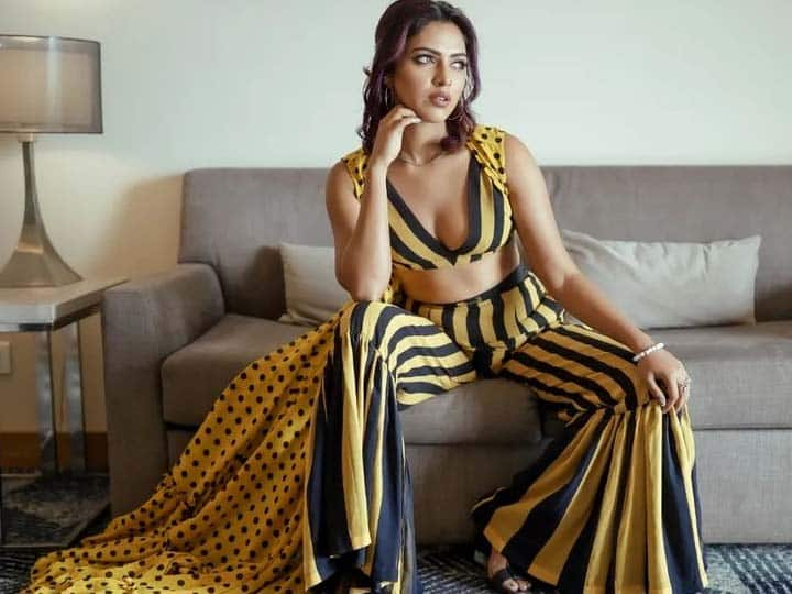 Who Is Amala Paul: एक्ट्रेस अमाला पॉल इन दिनों सुर्खियों में हैं. उन्होंने हाल ही में आरोप लगाया कि उन्हें केरल के एक हिंदू मंदिर में एंट्री नहीं करने दी गई. आइए जानते हैं उनके बारे में जानते हैं.