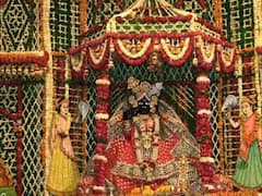 बांके बिहारी मंदिर के सामने कॉरिडोर बनाने के खिलाफ आंदोलन तेज, PM-CM को खून से लिखे पत्र