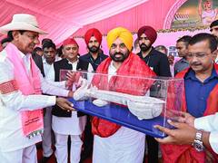 KCR के मंच पर अरविंद केजरीवाल, पिनरई विजयन और अखिलेश यादव, देखें तस्वीरें