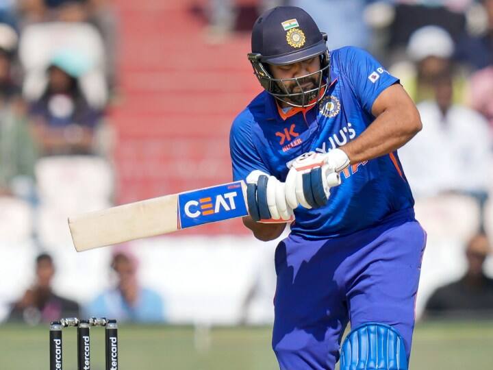 Rohit Sharma Record IND vs NZ 1st ODI Team India Skipper Rohit Sharma has most sixes in India in ODI history IND vs NZ: टीम इंडिया के 'सिक्सर किंग' बने रोहित शर्मा, तोड़ा महेंद्र सिंह धोनी के छक्कों का रिकॉर्ड