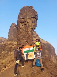 Vajir Sulka: वजीर सुळक्यावर जिद्दी क्लायंबर्स टीमची यशस्वी चढाई