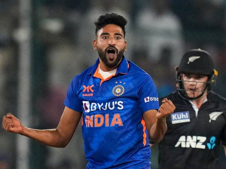 India vs New Zealand Mohammed Siraj Best Bowling Average by Indian Pacer in ODI breaks record Jasprit Bumrah IND vs NZ: मोहम्मद सिराज ने खतरनाक गेंदबाजी के दम पर तोड़ा बुमराह का रिकॉर्ड, बेस्ट बॉलिंग एवरेज में टॉप पर पहुंचे