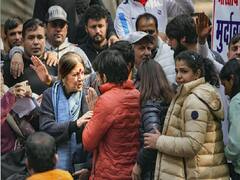 அரசியலாக்க வேண்டாம்.. பிருந்தா காரத்தை மேடையிலிருந்து இறங்கச்சொன்ன ஒலிம்பிக் வீரர் புனியா